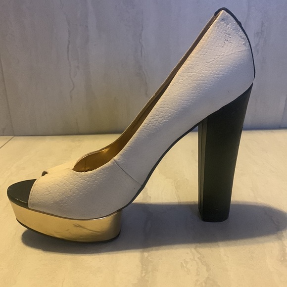 Mossimo Women's Textured White Black Peep Toe Platform Heels Size 8.5 - Picture 6 of 15